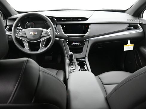 New 2025 Cadillac XT5 Luxury image 10