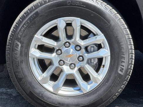 Used 2025 Chevrolet Suburban LT RWD image 44