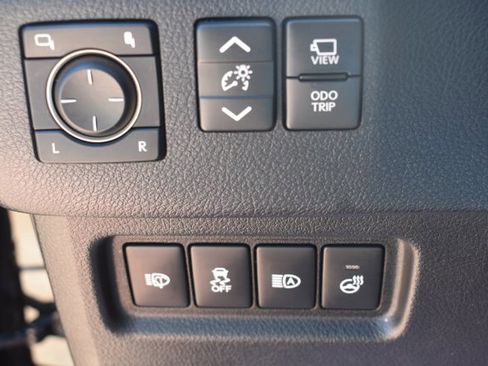 Used 2023 Lexus GX 460 Luxury w/ Sport Design Package AWD/4WD image 31