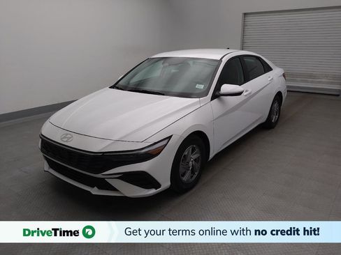 Used 2025 Hyundai Elantra SE image 1