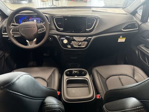 New 2027 Chrysler Pacifica Select w/ Family Tech Group FWD image 27
