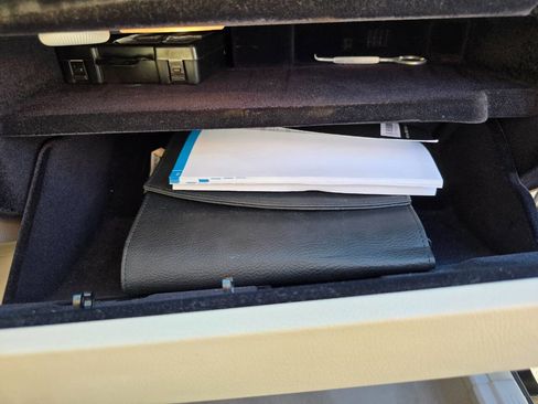 Used 2016 Mercedes-Benz E 250 4MATIC Sedan image 32