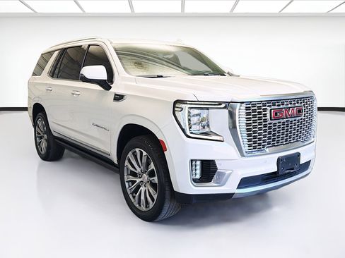 Used 2021 GMC Yukon Denali w/ Denali Premium Package image 3