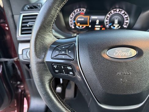 Used 2019 Ford Explorer Platinum image 18