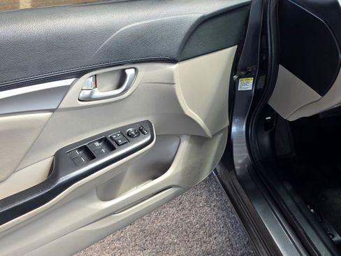 Used 2013 Honda Civic Hybrid Sedan image 12