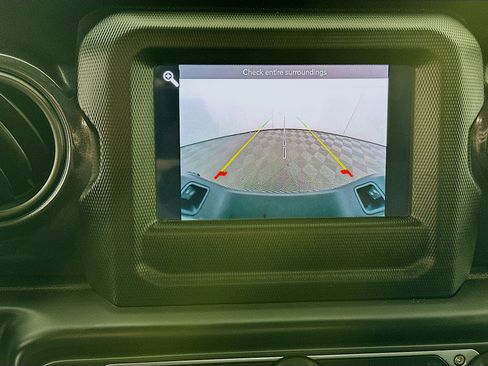 Used 2022 Jeep Gladiator Sport image 21