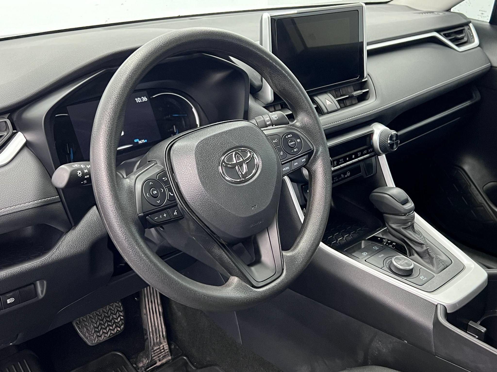 Used 2025 Toyota RAV4 XLE AWD/4WD image 4