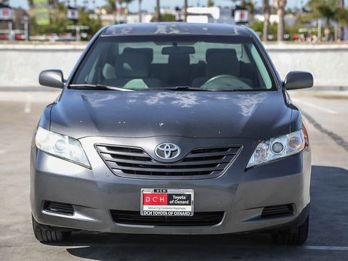 Used 2009 Toyota Camry LE FWD image 3