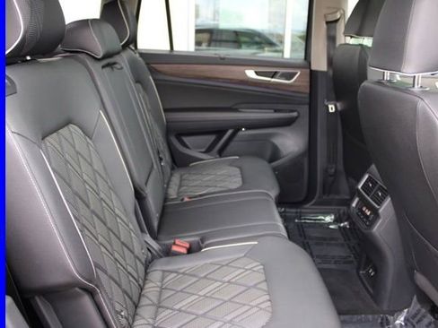 Used 2025 Volkswagen Atlas SEL Premium R-Line AWD/4WD image 24