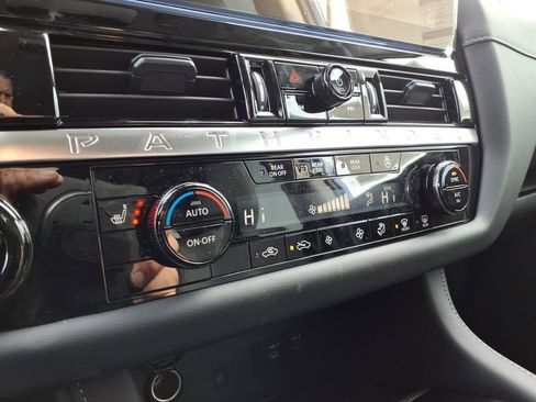 New 2026 Nissan Pathfinder SL image 12