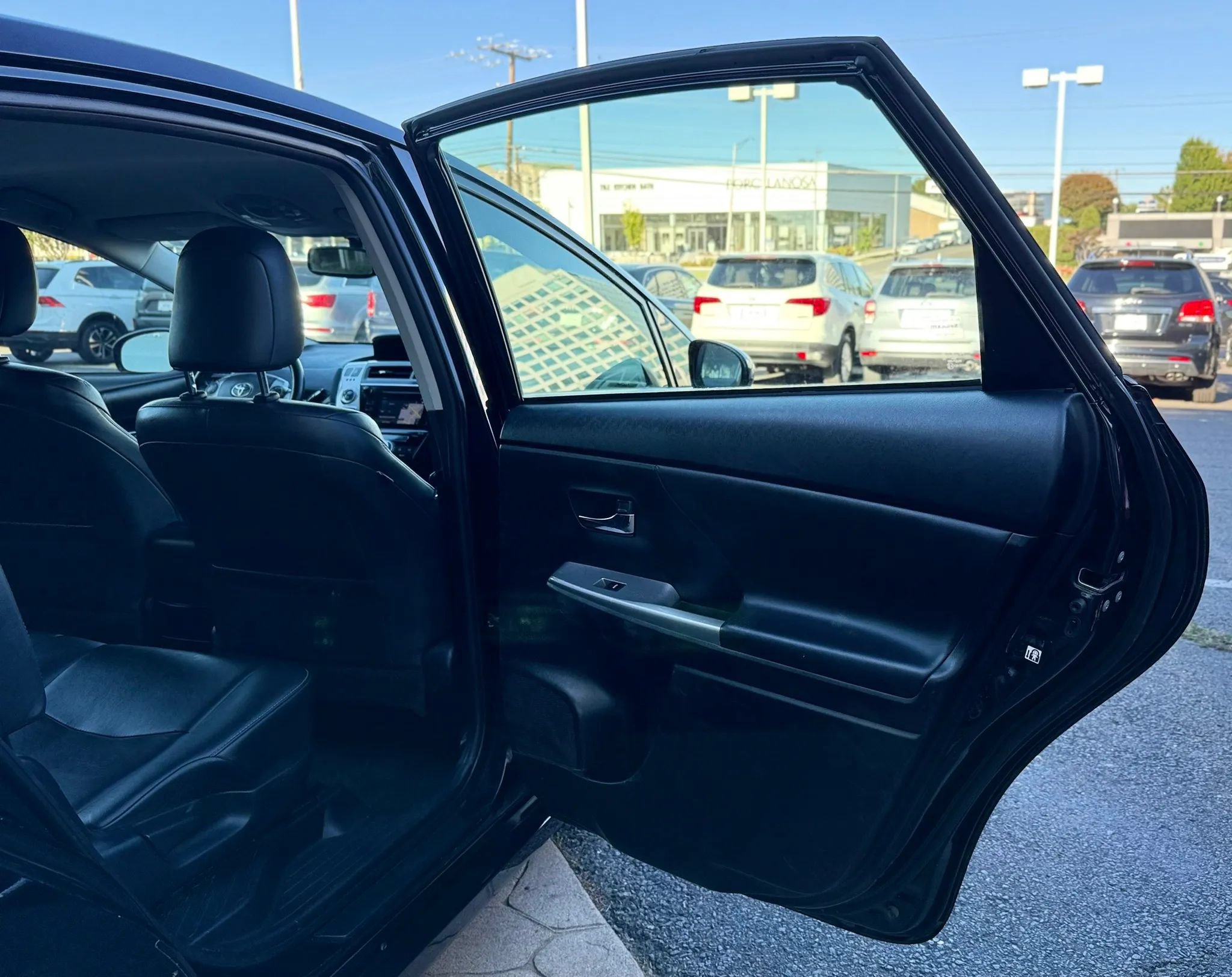 Used 2017 Toyota Prius V Four w/ Carpet Mat Package FWD image 26