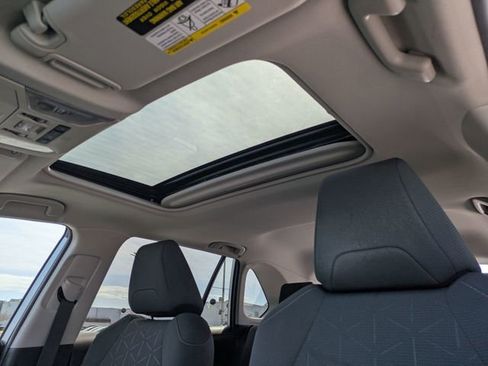 Used 2022 Toyota RAV4 XLE w/ Convenience Package image 18