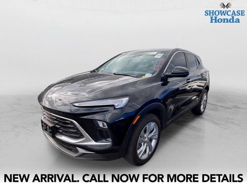 Used 2025 Buick Encore GX Preferred AWD/4WD image 2