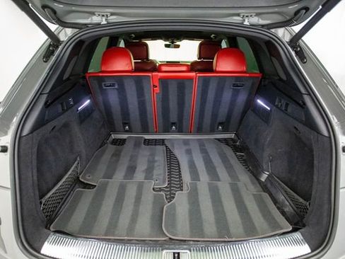 Used 2020 Audi SQ5 Premium Plus w/ Premium Plus Package image 40