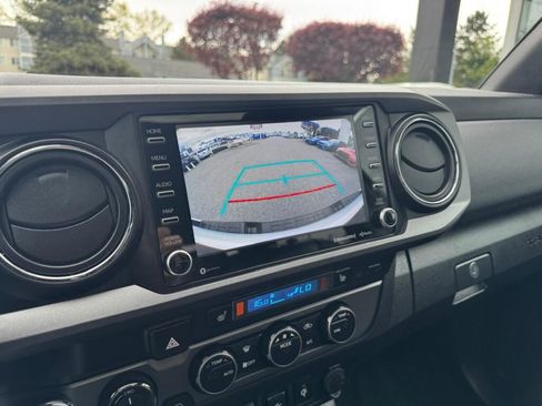 Used 2021 Toyota Tacoma SR5 AWD/4WD image 16