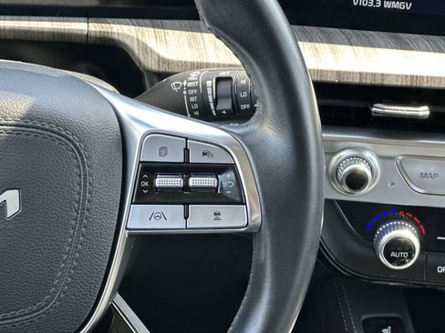 Used 2023 Kia Telluride EX w/ EX Captain's Chair Package FWD image 21