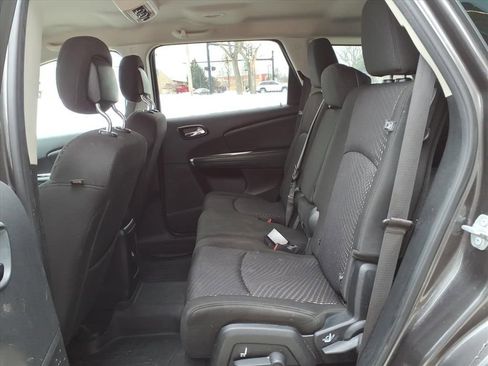 Used 2019 Dodge Journey SE image 25