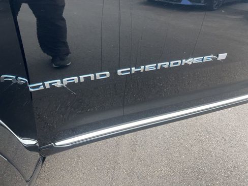 Used 2022 Jeep Grand Cherokee Summit w/ Advanced Protech Group IV image 30