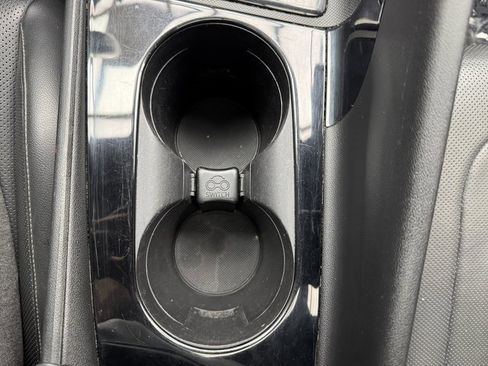 Used 2023 Hyundai Elantra Limited w/ Preferred Accessory Package image 21