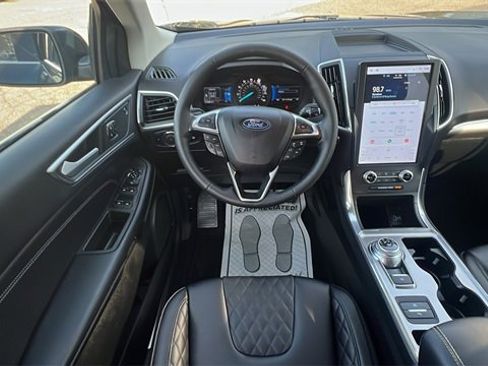 Certified 2024 Ford Edge Titanium image 13