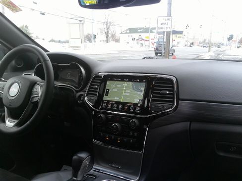 Used 2022 Jeep Grand Cherokee Laredo X image 24