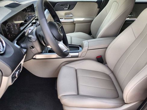 Certified 2025 Mercedes-Benz GLB 250 4MATIC image 17