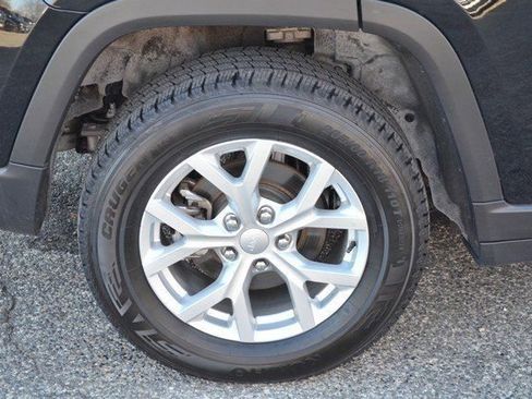 Used 2023 Jeep Grand Cherokee Altitude image 11