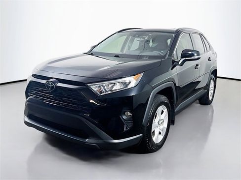 Used 2020 Toyota RAV4 XLE image 5