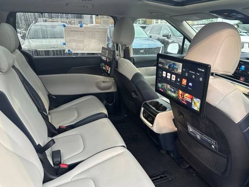 Certified 2025 Kia Carnival SX Prestige FWD image 22