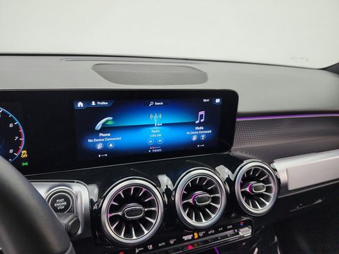 Used 2023 Mercedes-Benz GLB 250 image 13