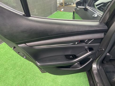 Used 2019 MAZDA MAZDA3 Hatchback w/ Preferred Package FWD image 32