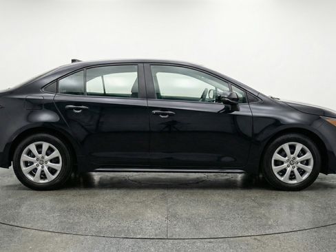 Used 2025 Toyota Corolla LE FWD image 11