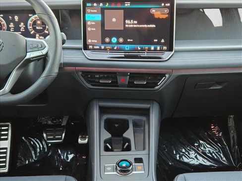 New 2026 Volkswagen Tiguan SE R-Line FWD image 13