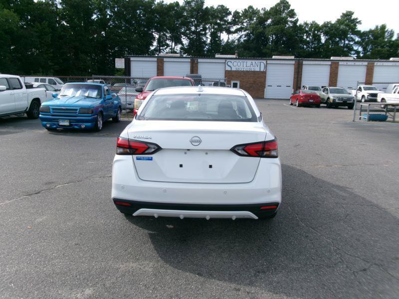 Used 2025 Nissan Versa SV FWD image 7