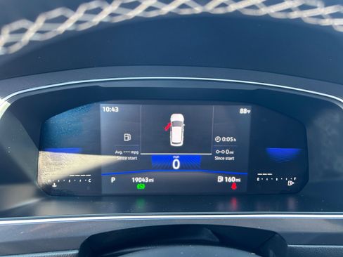 Certified 2022 Volkswagen Tiguan SE image 11