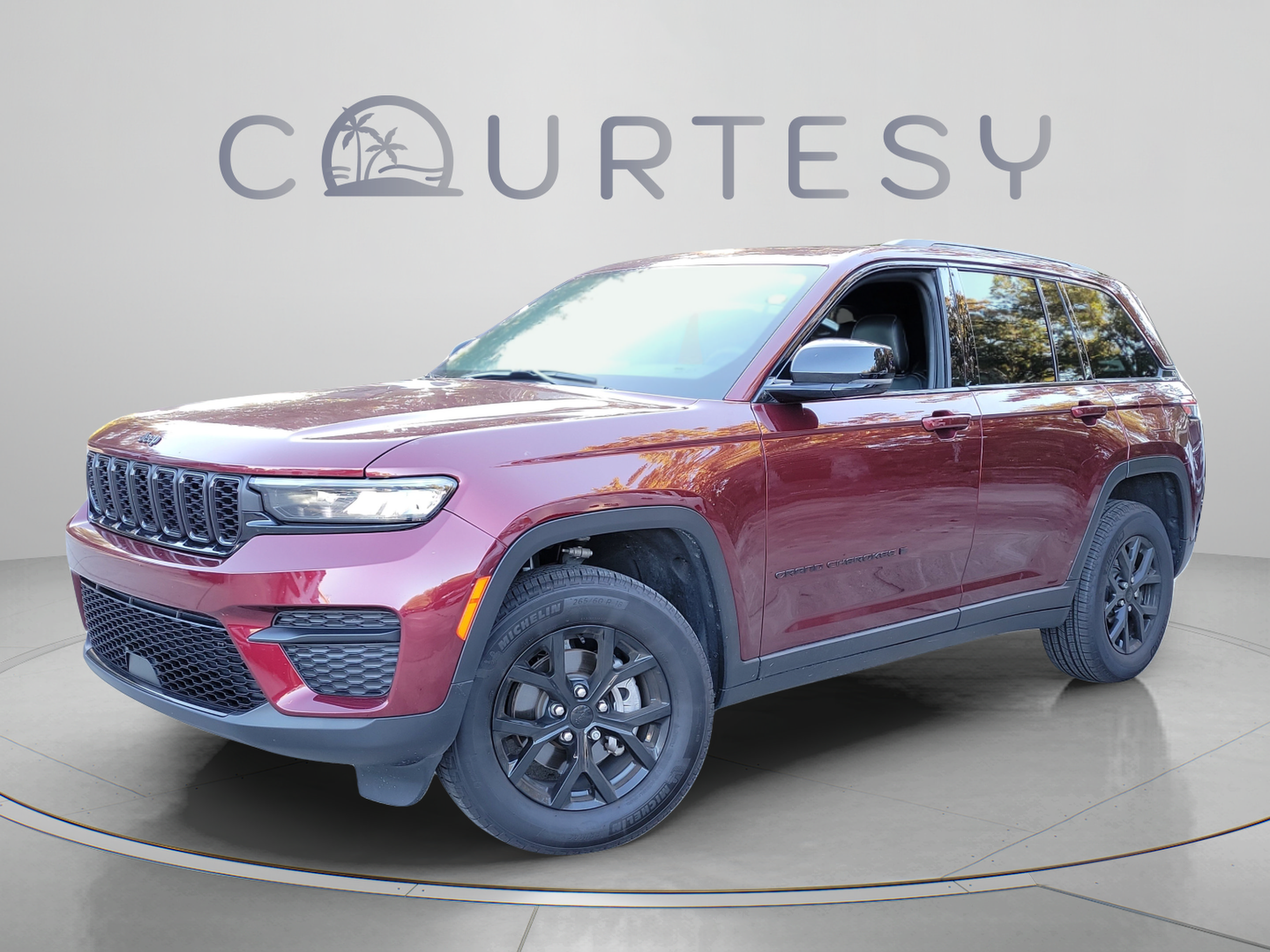 Certified 2025 Jeep Grand Cherokee Altitude AWD/4WD image 1