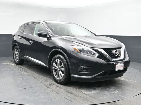 Used 2018 Nissan Murano S image 2