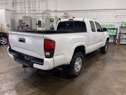 Used 2022 Toyota Tacoma SR w/ SR Convenience Package RWD image 4