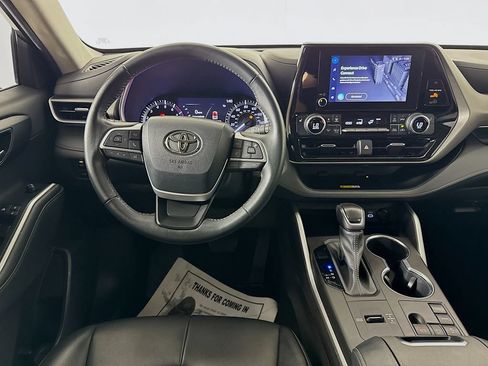 Used 2023 Toyota Highlander XLE FWD image 29