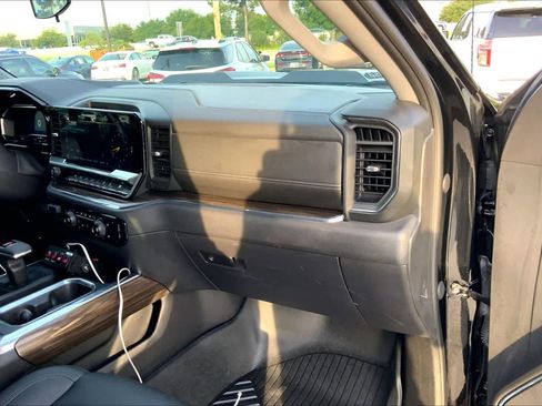 Used 2023 Chevrolet Silverado 1500 LT Trail Boss w/ LT Trail Boss Premium Package AWD/4WD image 19
