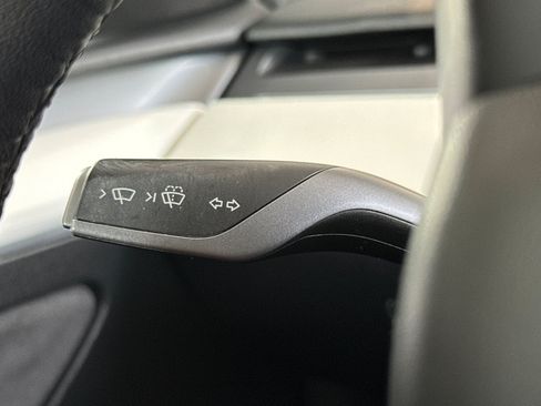 Used 2022 Tesla Model Y Performance AWD/4WD image 32