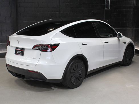 Used 2023 Tesla Model Y Long Range AWD/4WD image 12