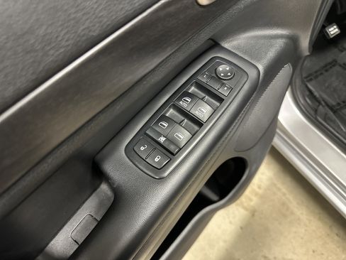 Used 2015 Jeep Grand Cherokee Altitude image 15