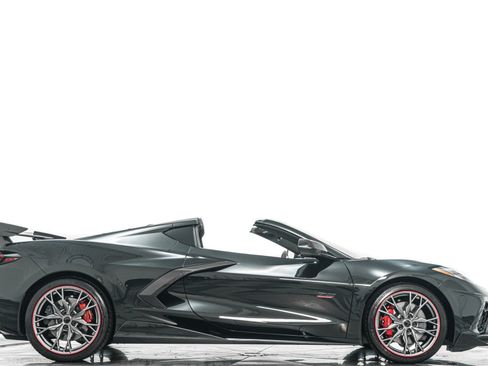 Used 2023 Chevrolet Corvette Stingray Premium Cpe w/ Z51 Performance Package RWD image 2