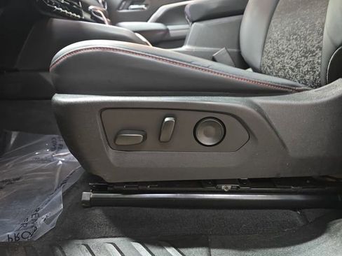 Used 2023 Chevrolet Colorado Z71 w/ Z71 Convenience Package 2 image 31