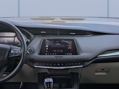 Used 2019 Cadillac XT4 Luxury FWD image 18