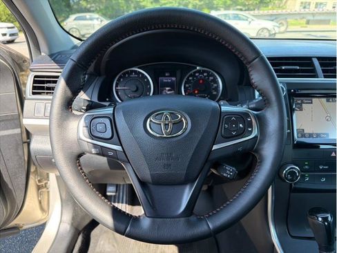 Used 2015 Toyota Camry SE w/ Moonroof Package FWD image 13