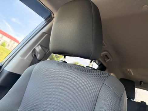Used 2019 Toyota Highlander LE FWD image 21