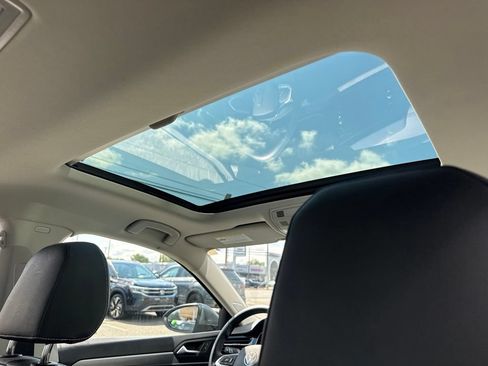 Used 2025 Volkswagen Jetta SE w/ Sunroof Package FWD image 9