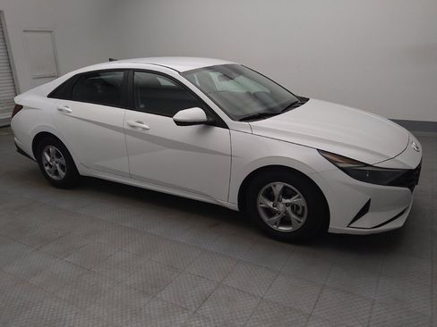 Used 2021 Hyundai Elantra SE image 11